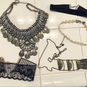 HUGE UO 5 PIECE NECKLACE BUNDLE 🌟